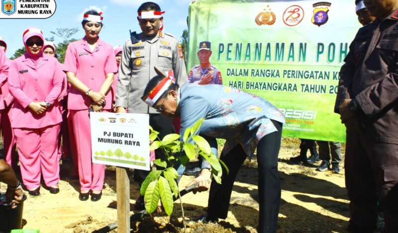 Pj Bupati Mura Hadiri Aksi Tanam Pohon Sambut HUT Bhayangkara